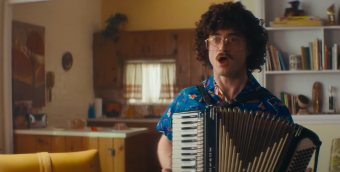 Вышел трейлер фильма «Странный: История Эла Янковича» с Дэниелом Рэдклиффом