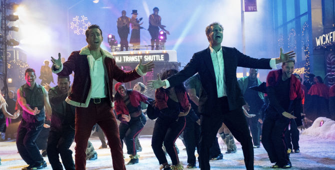 Райан Рейнольдс и Уилл Феррелл ждут чуда в трейлере мюзикла «В духе Рождества»