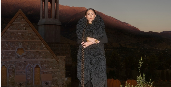 Драконы, совы и тыквы: Balenciaga показал кампанию к Хеллоуину