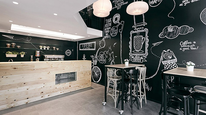 Сербская кофейня Stock Coffee с элементами стрит-арта