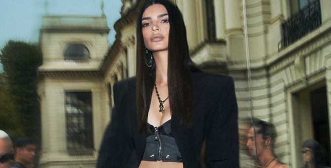 Эмили Ратаковски снялась в кампании Versace