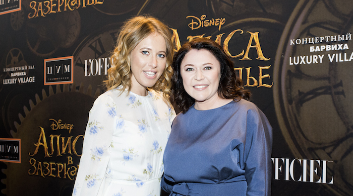 Показ фильма Disney \"Алиса в Зазеркалье\"