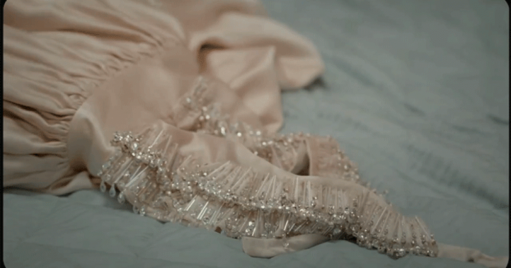 Miu Miu представили короткометражку об ожившем платье