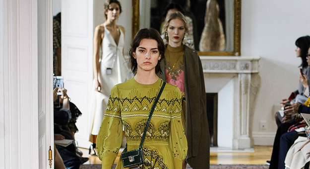Парижская неделя моды: Valentino, весна-лето 2017