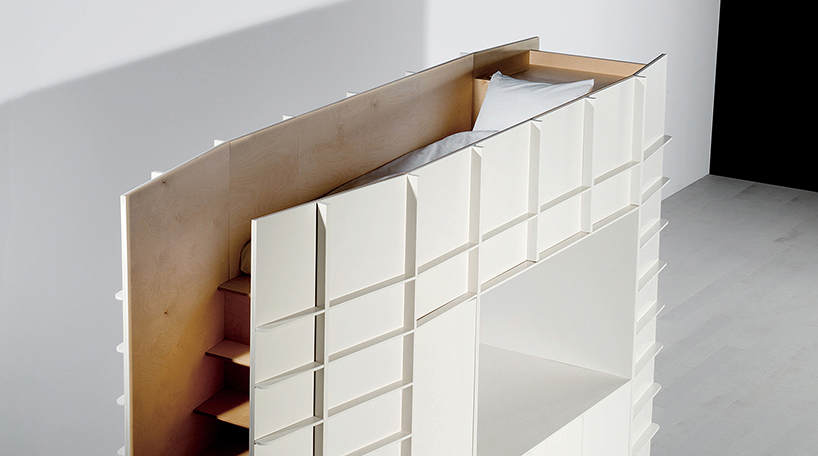 Много места не займу: кровать и рабочий стол в шкафу