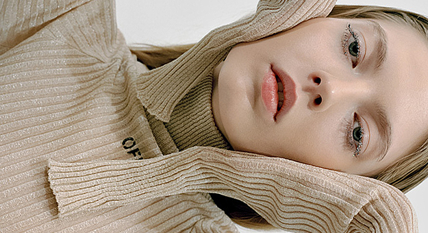 Лучшие съемки Buro 24/7: костюм покебола, блестки на бровях, огромные пуховики