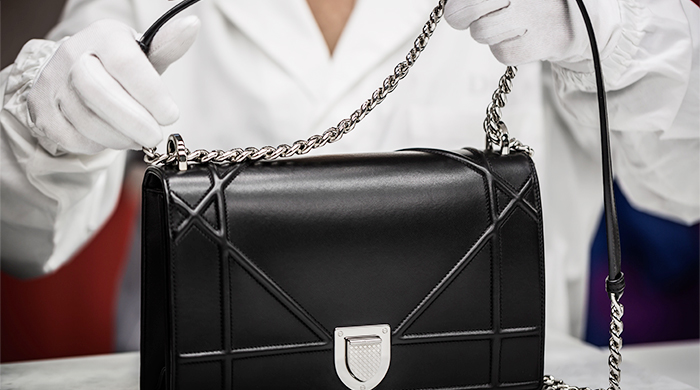 У вас на глазах: как создаются сумки Dior Diorama