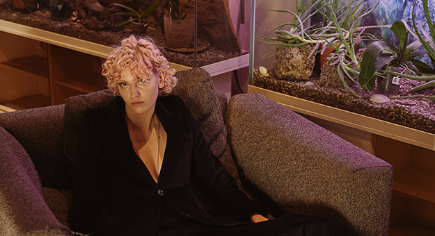 Саша Мельничук в специальной съемке Vetements