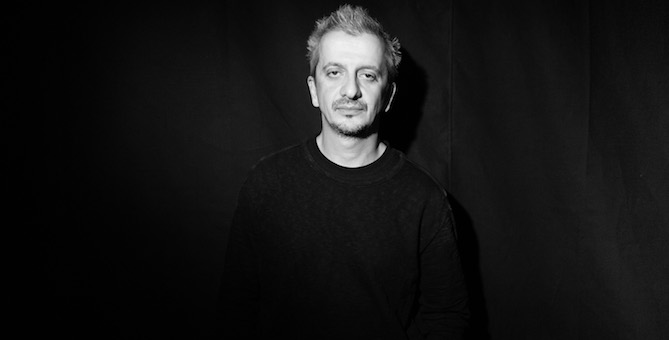 Как прошла премьера спектакля «Ай Фак. Трагедия» по роману Виктора Пелевина в Москве