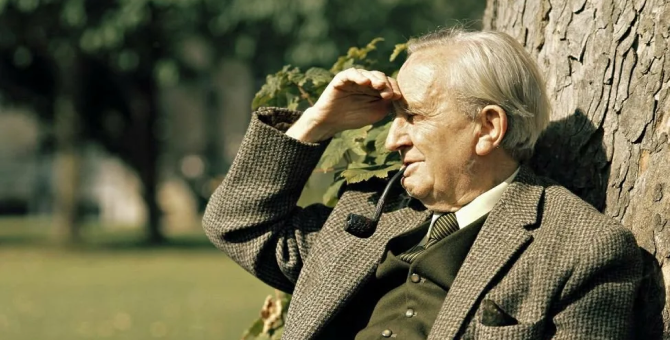 Джон Р. Р. Толкин и Дэвид Боуи: Forbes назвал умерших знаменитостей с самыми высокими доходами