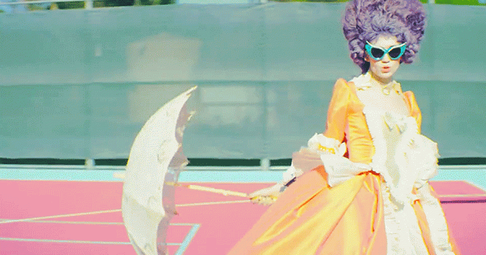 Grimes выпустила клип сразу на две песни