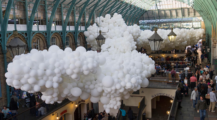 В Ковент-Гардене облачно: инсталляция из 100 000 шариков