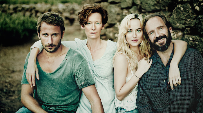 Тильда Суинтон и Дакота Джонсон в трейлере фильма \"Большой всплеск\"