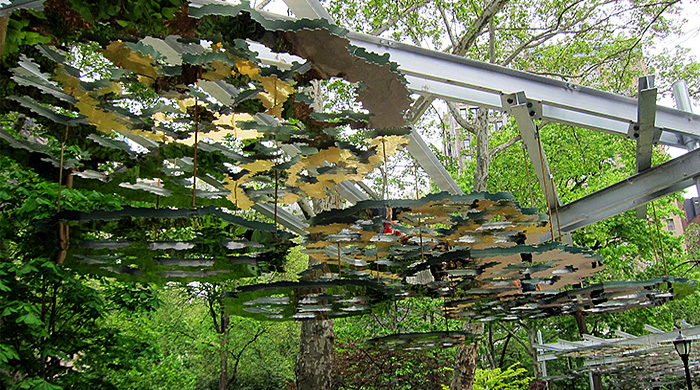 Инсталляция зеркального леса Терезиты Фернандес как повод смотреть вверх