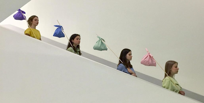 «За кофе можно ходить даже с в меру колхозной банкой из-под джема». Интервью с создательницами магазина «Котомка»