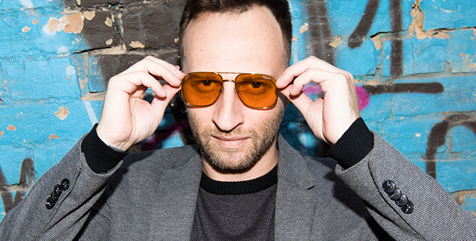 «У нас в прокуратуре это любимая музыка». Миша Крупин — о группе «Коррупция» и старческом рэпе