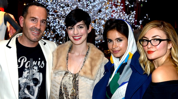 Энн Хэтэуэй, Мирослава Дума и Наталья Зинько на вечере Forty Five Ten в Далласе