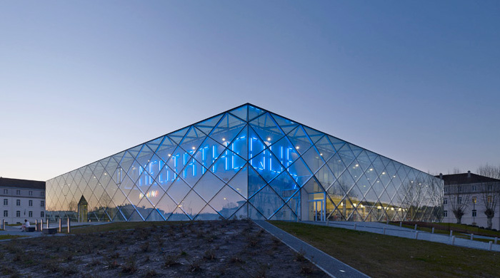 Стеклянная медиатека во Франции по проекту Archi5