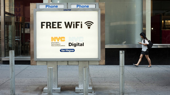 В Нью-Йорке таксофоны превратятся в wi-fi будки