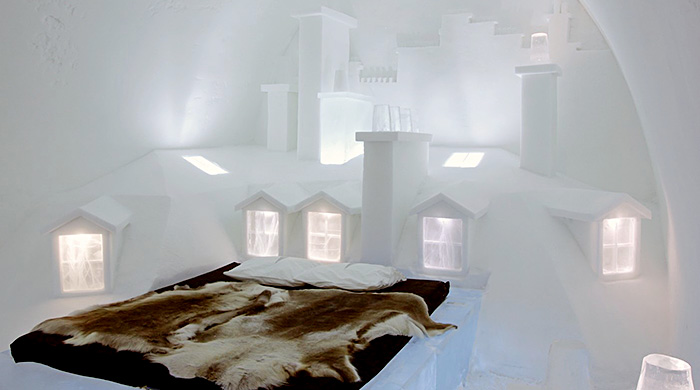 Номер с парижскими крышами в ледяном отеле Швеции