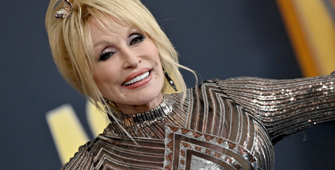 Долли Партон выпустит кавер на песню «Let It Be» на этой неделе