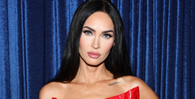 Меган Фокс анонсировала выход книги собственных стихов