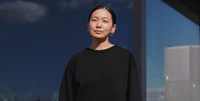 «Простота — ключевое слово для Uniqlo». Интервью с креативным директором бренда Шу Хун