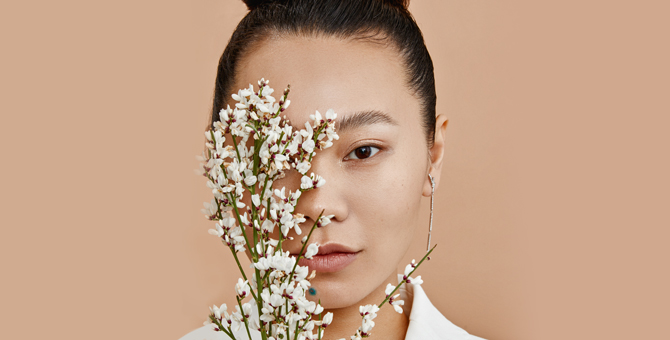 Ксения Сухинова, Ян Гэ, Маргарита Мамун и Юлианна Караулова — о весне и любимых цветах