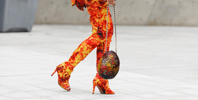 Мотоциклетные куртки и панамы: что носят на Неделе моды в Сеуле