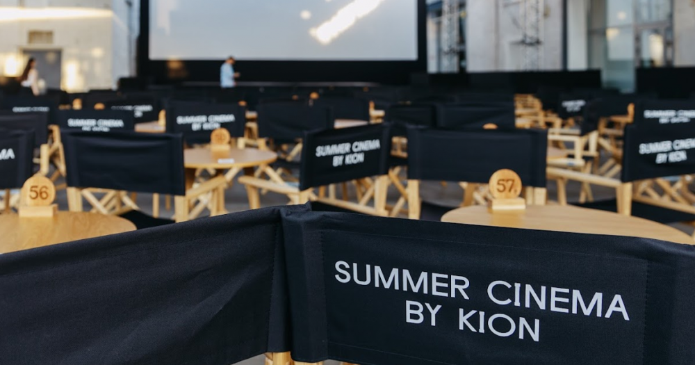 Во дворе бара «Стрелка» открылся летний кинотеатр Summer Cinema by KION