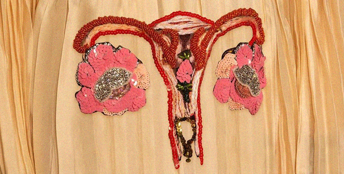 Матка из пайеток и зататуированные рты: как Gucci отреагировал на запрет абортов в Алабаме