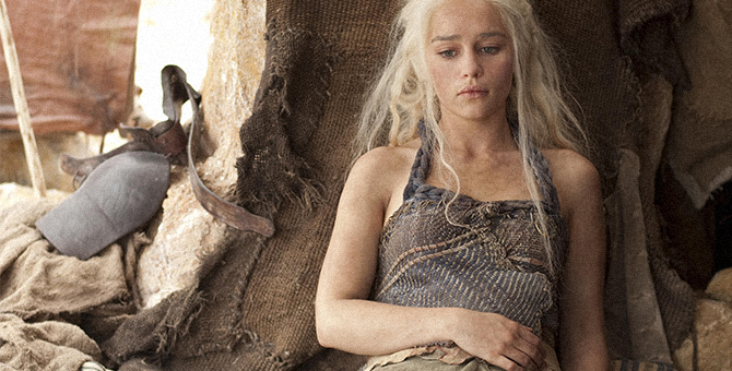 «Никто не счастлив»: лучшие мемы о финальной серии «Игры престолов»