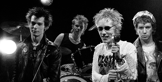 Сын Вивьен Вествуд и Малкольма Макларена снимет документалку о Sex Pistols
