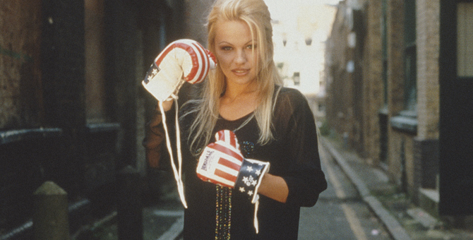 «Я сама скажу вам, кто я!» Как Памела Андерсон перепридумала себя — и вновь оказалась на коне