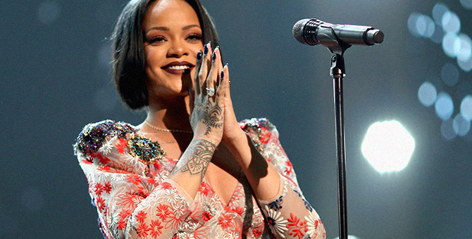 Рианна и Леди Гага выступили против запрета абортов