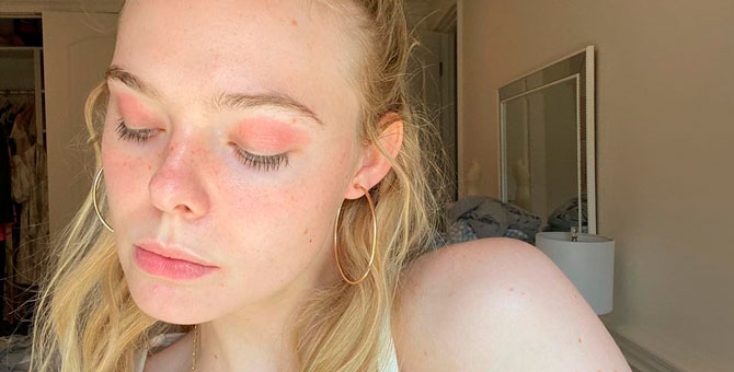 Эль Фаннинг превратила экзему на веках в макияж