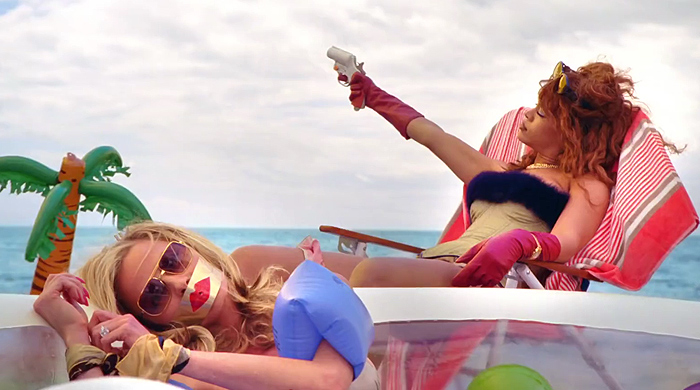 Феминисток возмутил новый клип Рианны