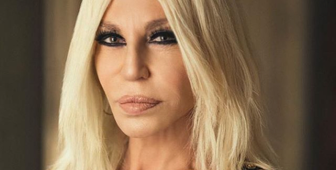 Донателла Версаче извинилась за то, что Versace назвал Гонконг отдельной страной