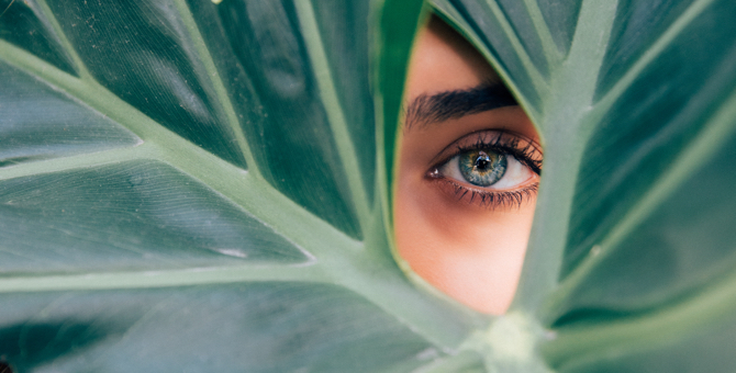 Появились контактные линзы, которые увеличивают масштаб при моргании