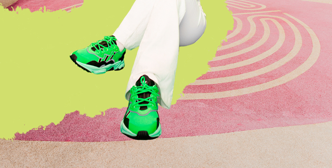 Молодые московские художники переосмыслили кроссовки adidas Ozweego