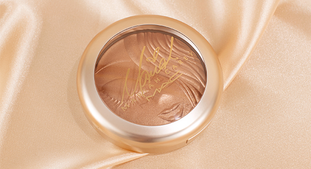 Выбор Buro 24/7: бронзирующая пудра-хайлайтер Powder Extra Dimension Skinfinish от M.A.C