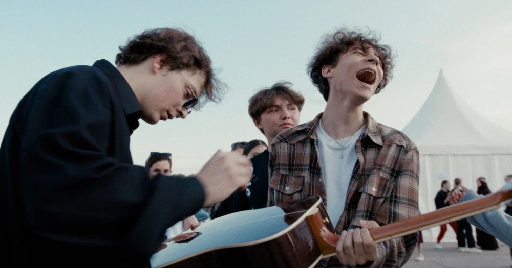 Состоялась премьера документального сериала с участием группы «Бонд с кнопкой» и passmurny