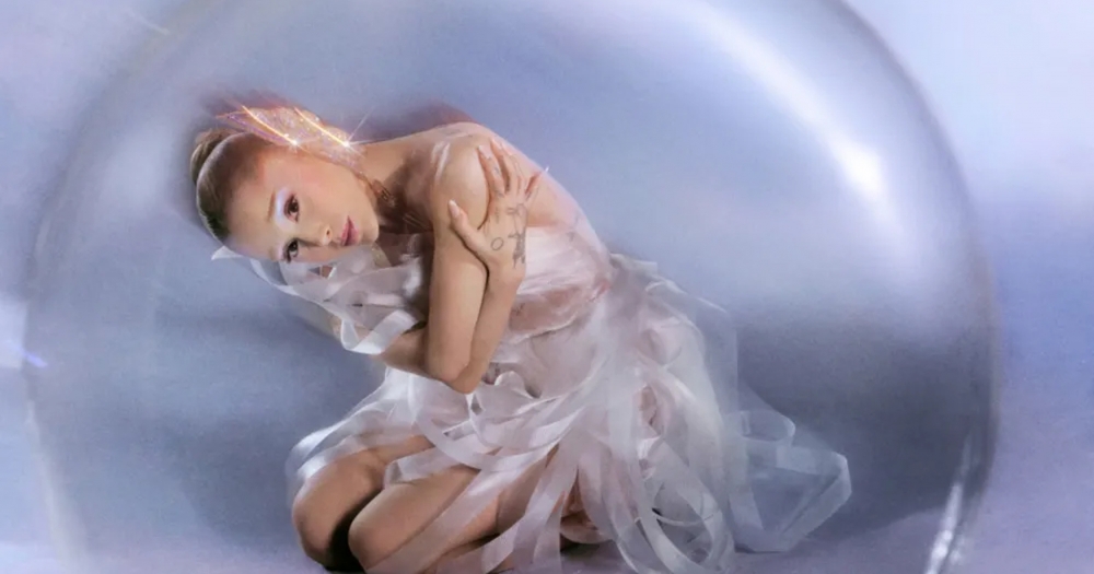 Бренд косметики Арианы Гранде r.e.m. beauty выпустил линию в стиле фильма «Злая»