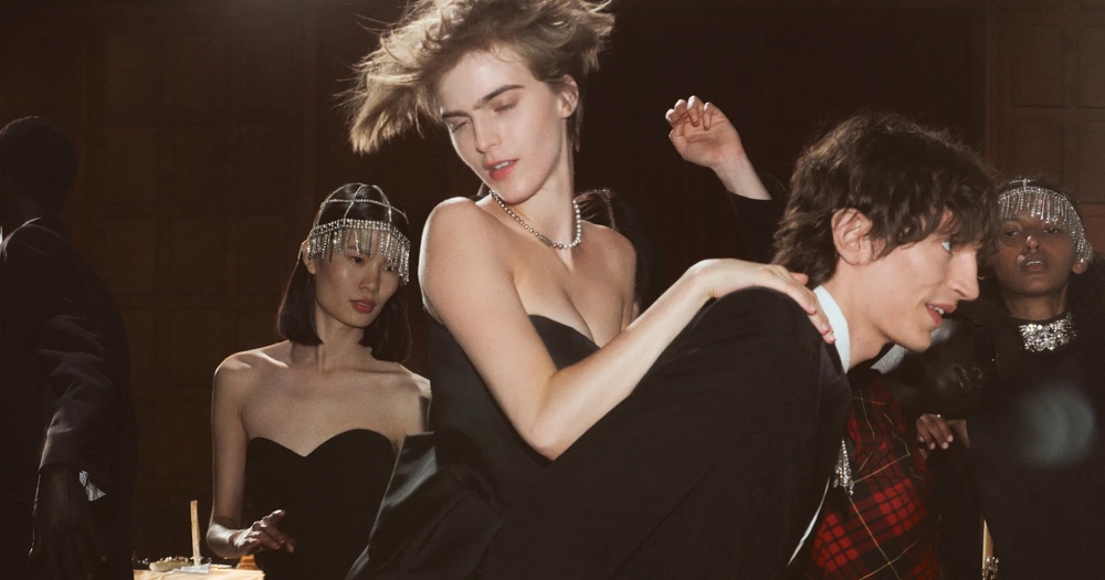 McQueen представил рождественскую рекламную кампанию в стиле ар-деко