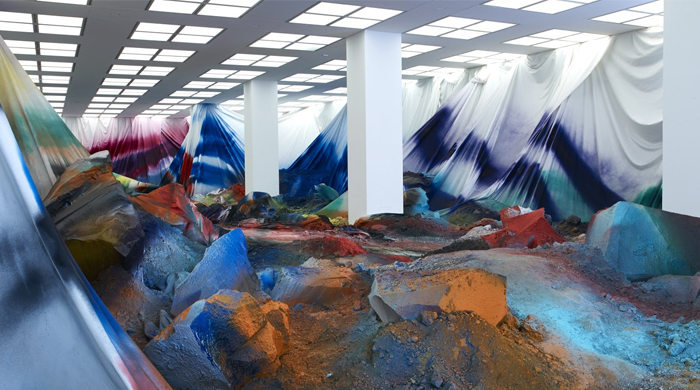 \"Да нет почему позже\": последняя выставка во временном павильоне \"Гаража\"