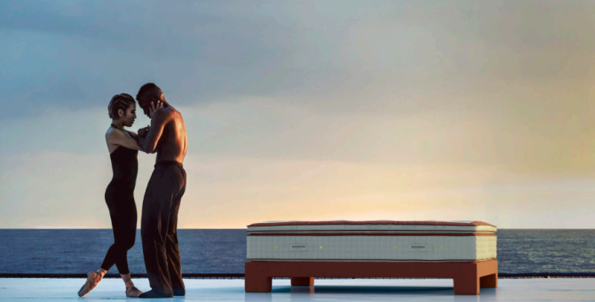 Midsummer Milano представляет новую спальную систему на Неделе дизайна в Милане