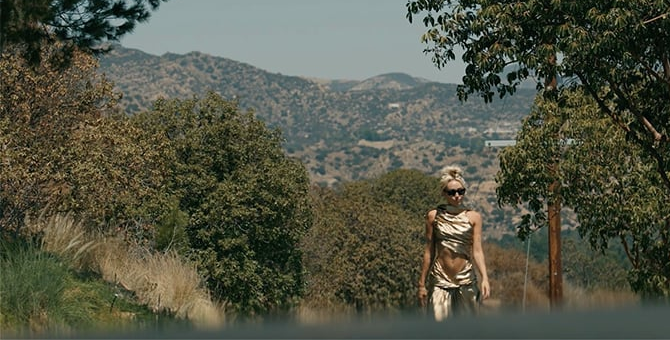 Майли Сайрус анонсировала новый сингл «Flowers»