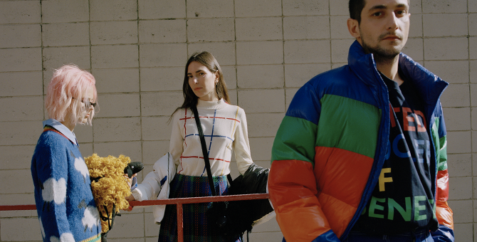 Как носить яркие цвета осенью? Показывают стилисты в съемке BURO. и United Colors of Benetton