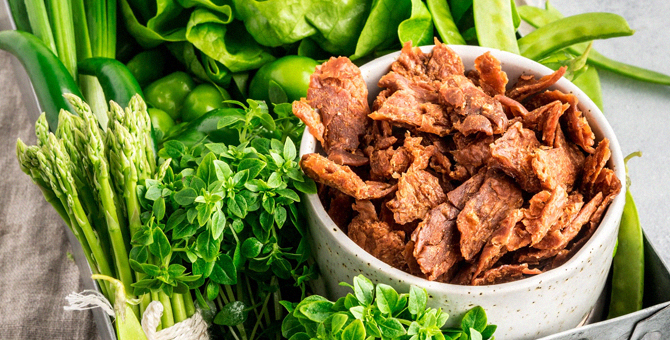 Зеленое мясо вместо красного: что происходит в России с этичным питанием