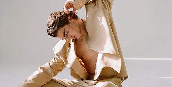 Кто делает агендерную моду в России — и кто ее покупает